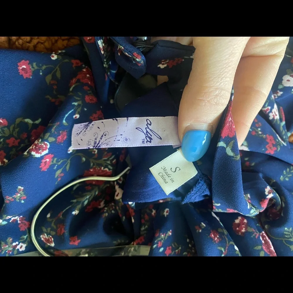 Francesca’s Floral Shift‎ Dress